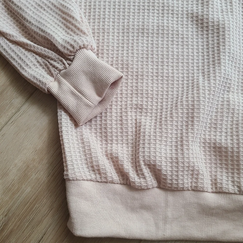 Women Small Shell Pink Romantic V-Neck Waffle Knit Off Shoulder Long Sleeve EUC
